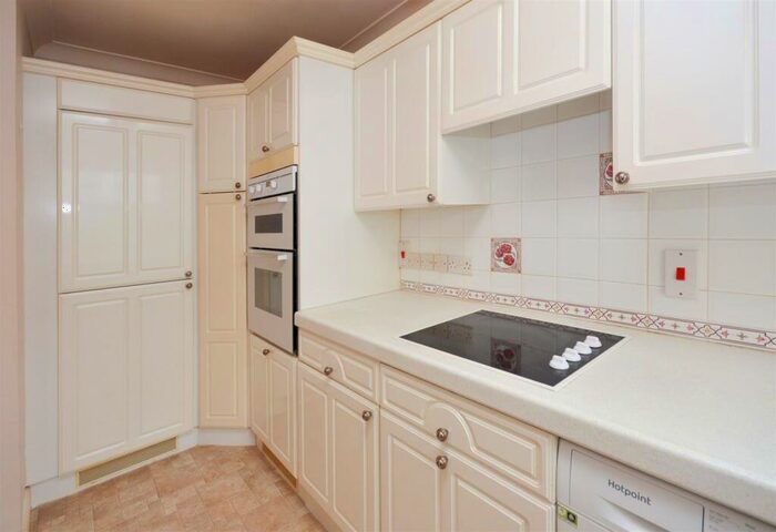2 Bedroom Flat For Sale In Wilmington Square, Eastbourne, BN21