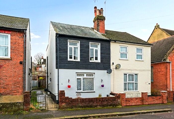 2 Bedroom End Of Terrace House For Sale In Vine Street, Aldershot, Hampshire, GU11