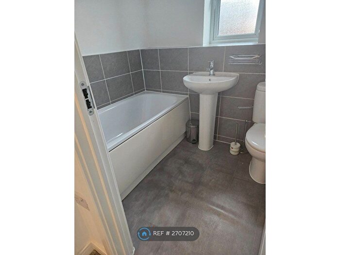 3 Bedroom Detached House To Rent In Connaught Avenue, Radcliffe. Manchester, M26