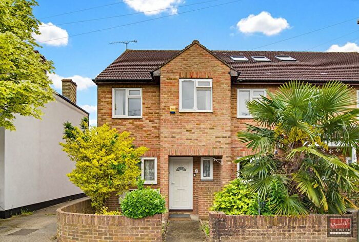 3 Bedroom Semi-detached House For Sale In Wolsey Road, Ashford, TW15