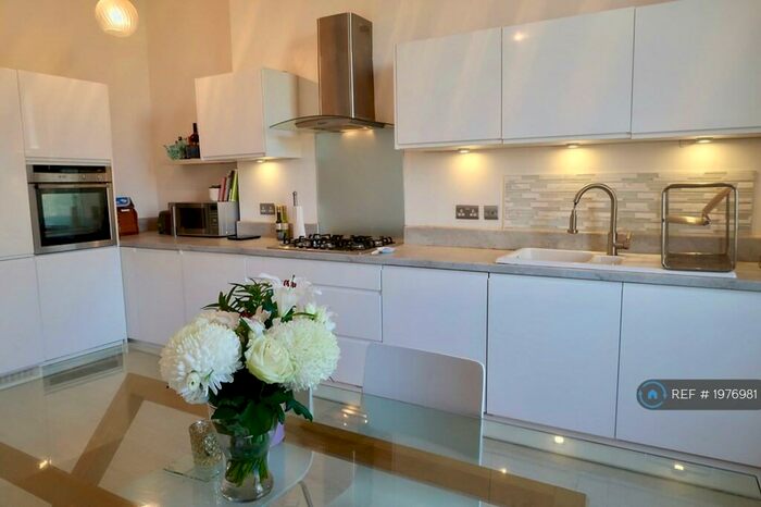 3 Bedroom Flat To Rent In Parkside Terrace, Edinburgh, EH16