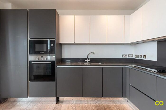 3 Bedroom Flat To Rent In The Glassworks, Deptford Bridge, Deptford, SE8