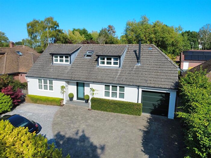 3 Bedroom Detached House For Sale In Valley Road, Newbury, RG14