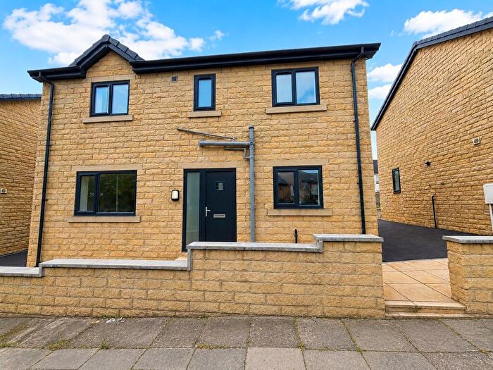 4 Bedroom Detached House For Sale In The Stone Croft, Bradford Road, Clayton, Bradford, BD14