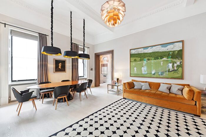 2 Bedroom Flat To Rent In Cadogan Square, London, SW1X