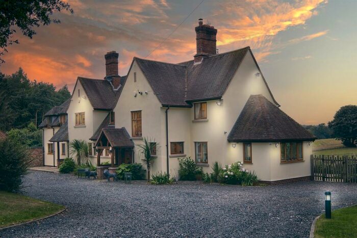 5 Bedroom Detached House For Sale In Belbroughton Road, Blakedown, Worcestershire, DY10