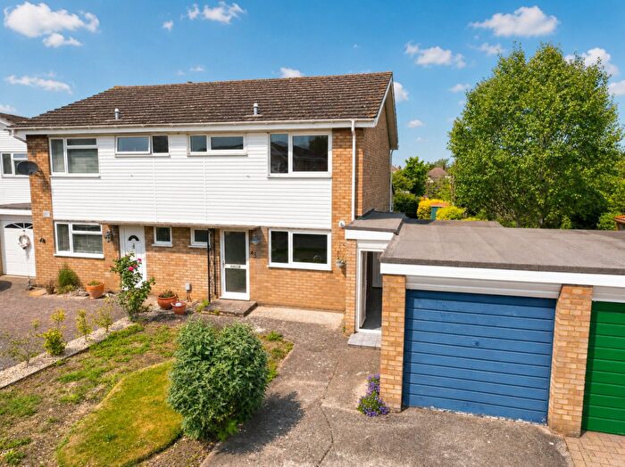 3 Bedroom Semi-Detached House For Sale In Mowbray Crescent, Stotfold, Hitchin, SG5