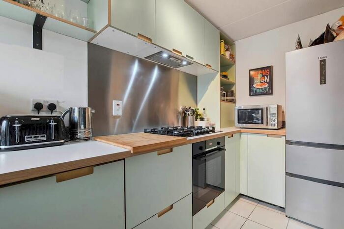 2 Bedroom Flat For Sale In Gladstone Road, London, W4