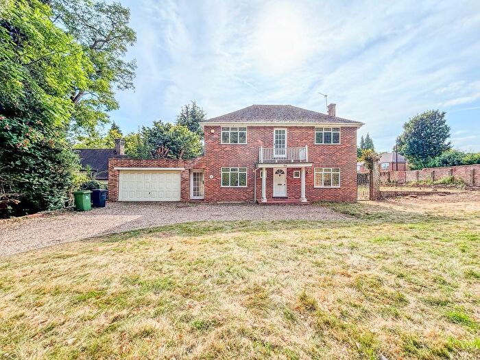 5 Bedroom Detached House To Rent In Daws Hill Lane, High Wycombe, HP11