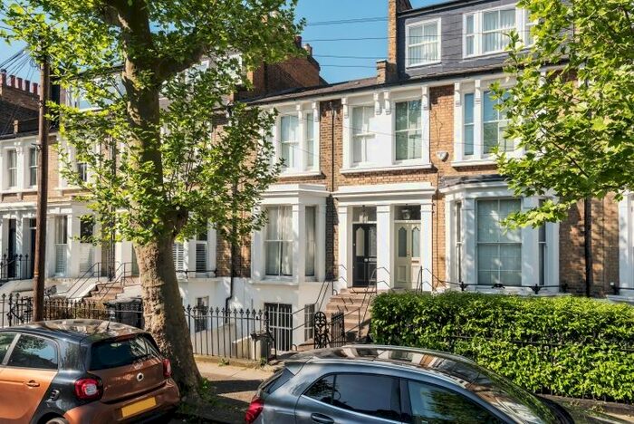 1 Bedroom Flat To Rent In Barclay Road, London, SW6