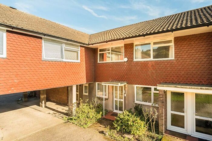 3 Bedroom Flat To Rent In Darlaston Road, Wimbledon, SW19