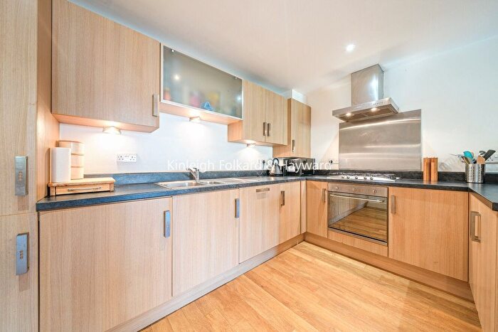 2 Bedroom Flat To Rent In Plaistow Lane, Bromley, BR1
