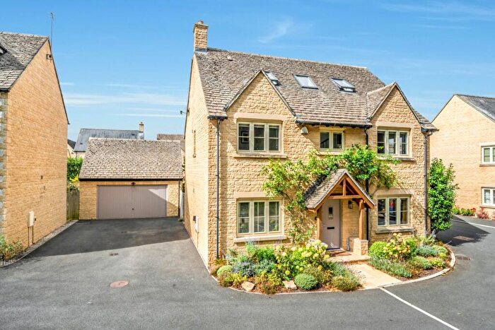 5 Bedroom Detached House For Sale In Bittern Close, South Cerney, Cirencester, GL7