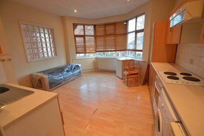 1 Bedroom Flat To Rent In Hermon Hill, E18