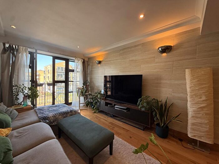 2 Bedroom Apartment To Rent In Copperfield Road, Mile End, East London, E3