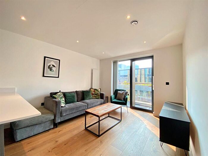 2 Bedroom Apartment To Rent In Manhattan, George Street, Manchester, M1