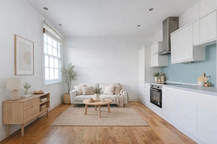 2 Bedroom Flat To Rent In Albion Road, Hackney, London, N16