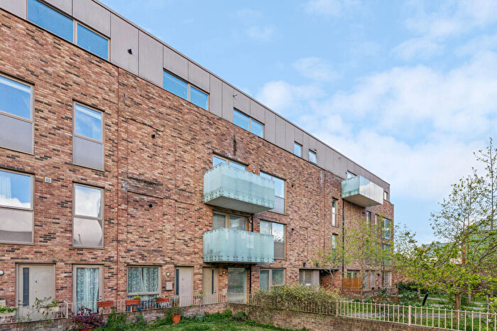 2 Bedroom Apartment For Sale In Pomeroy Street, London, SE14