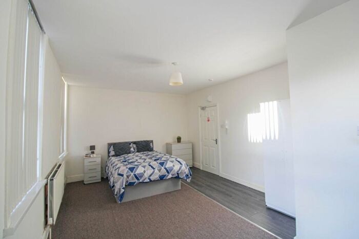 6 Bedroom End Of Terrace House To Rent In Gillott Road, Birmingham, B16