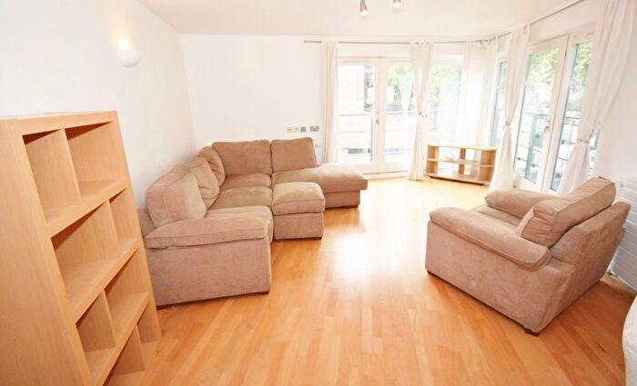 2 Bedroom Flat To Rent In St. Pauls Road, London, N1