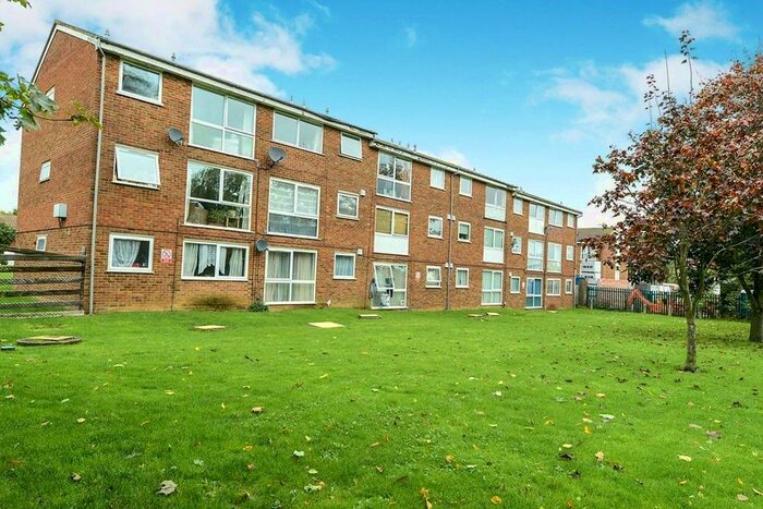 1 Bedroom Flat To Rent In Burns Drive, Hemel Hempstead, Hertfordshire, HP2