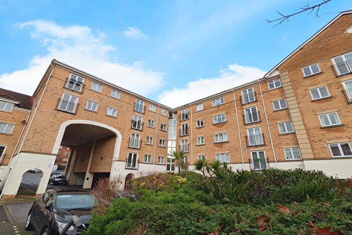 2 Bedroom Flat To Rent In The Dell, Southampton, SO15