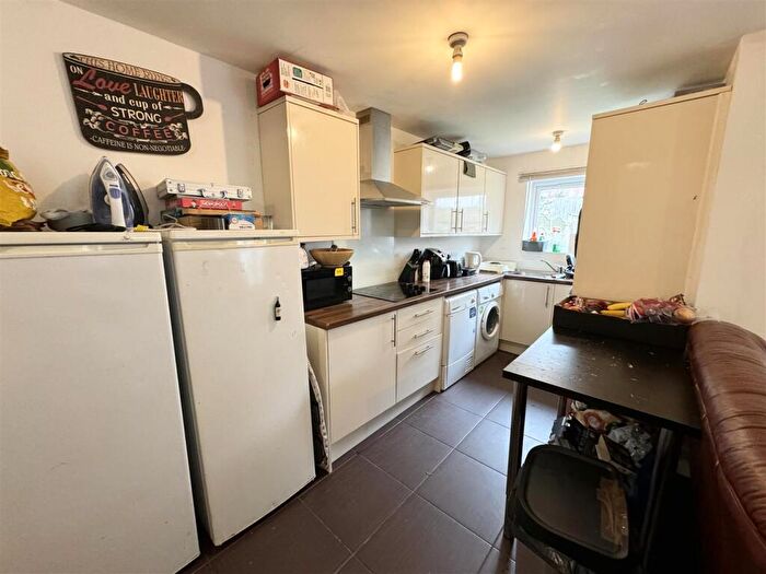 5 Bedroom House To Rent In Britannia Road North, Southsea, PO5