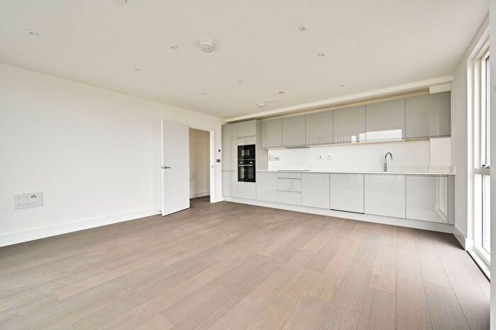 2 Bedroom Flat To Rent In Vision Point, Battersea, SW11