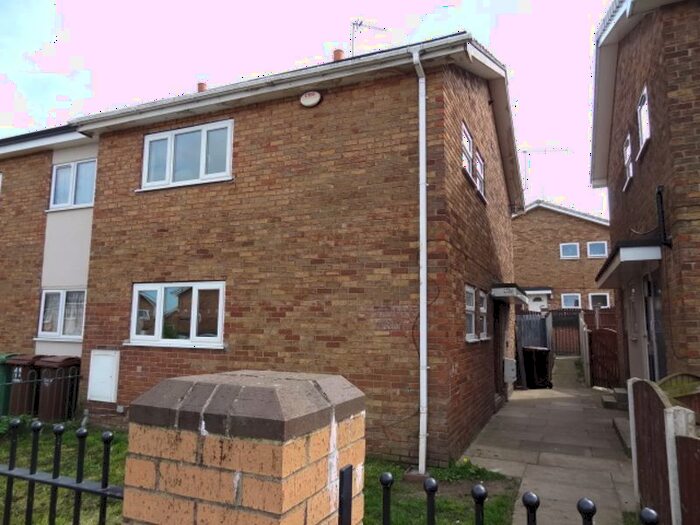 3 Bedroom Semi-Detached House To Rent In , WF10
