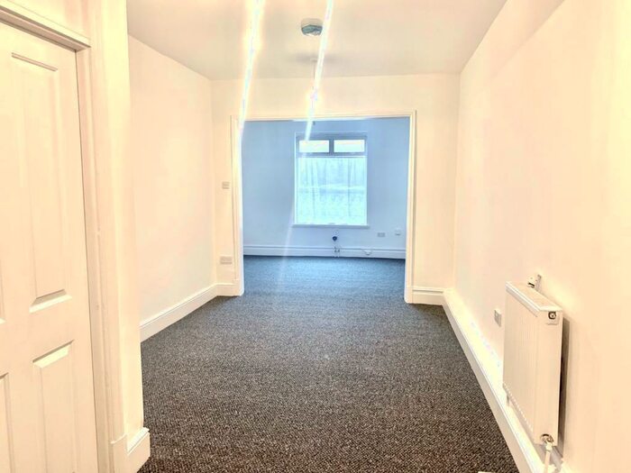 2 Bedroom Flat To Rent In Mansel Terrace, Cwmbwrla, Swansea, SA5