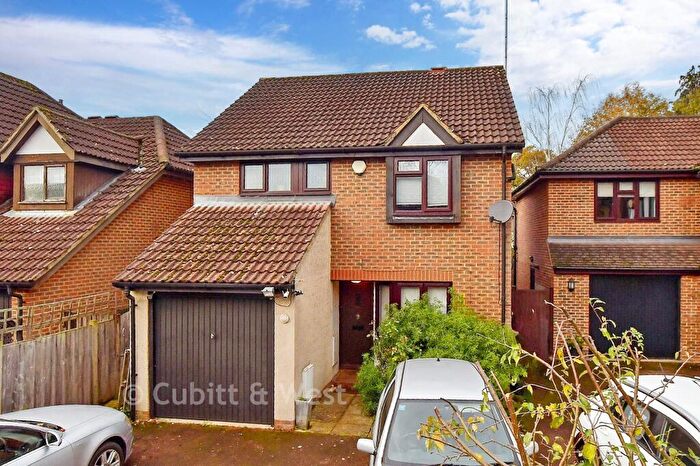 3 Bedroom Detached House For Sale In Oakside Lane, Horley, Surrey, RH6