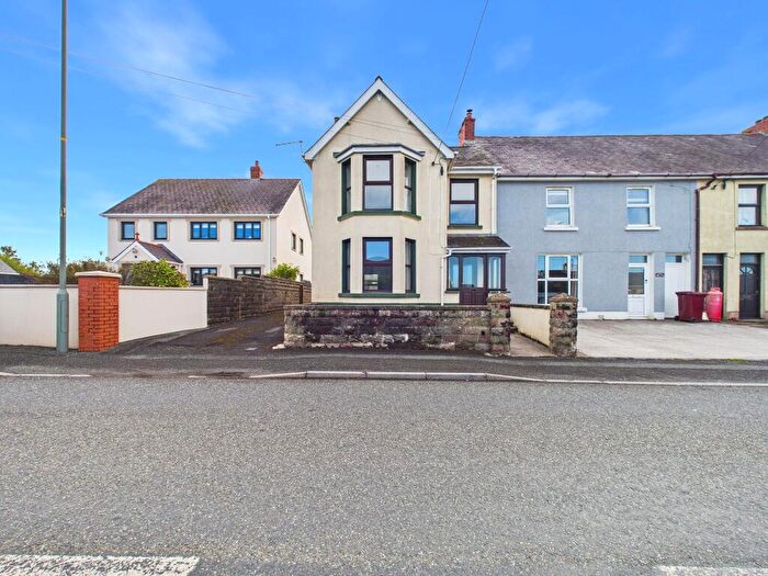 3 Bedroom End Of Terrace House For Sale In Clynderwen, SA66