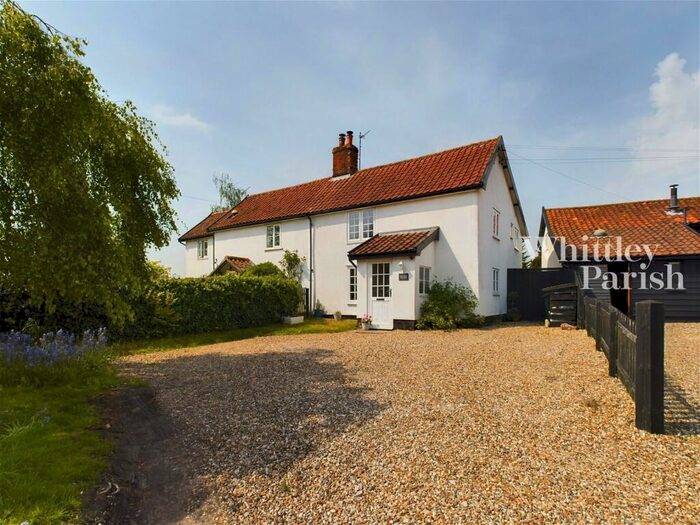 3 Bedroom Semi-Detached House For Sale In Bressingham Road, Roydon, IP22