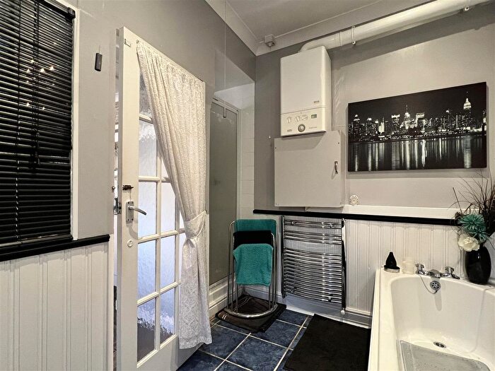 2 Bedroom Flat For Sale In Esplanade Road, Scarborough, YO11