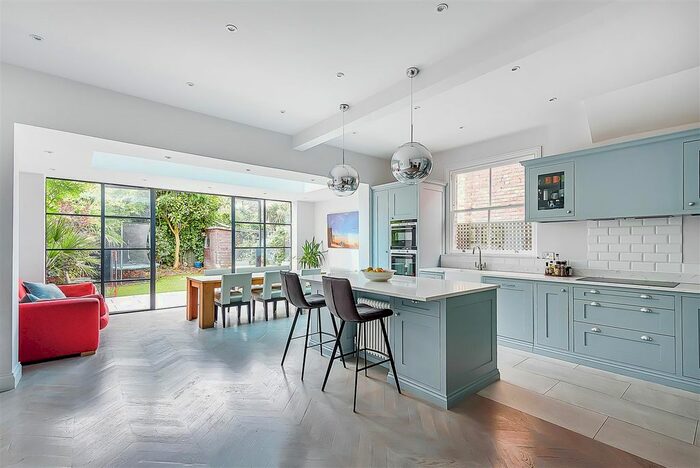 4 Bedroom Semi-Detached House To Rent In Melrose Avenue, London, NW2