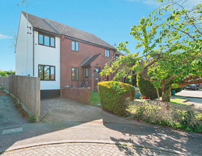 3 Bedroom End Of Terrace House For Sale In Barham Road, Stevenage, SG2