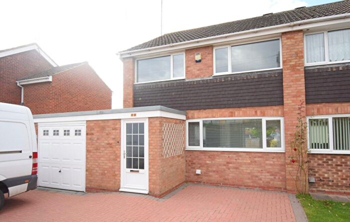 3 Bedroom Semi-Detached House To Rent In St John's Road, Kettering, NN15