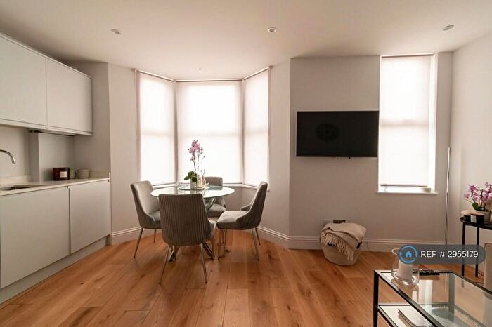 2 Bedroom Flat To Rent In St Johns Road, London, SE20