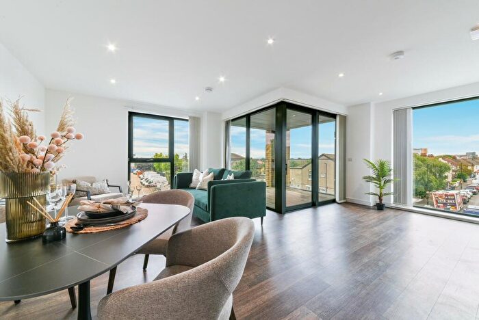 2 Bedroom Flat To Rent In Grafton Quarter, Croydon, CR0