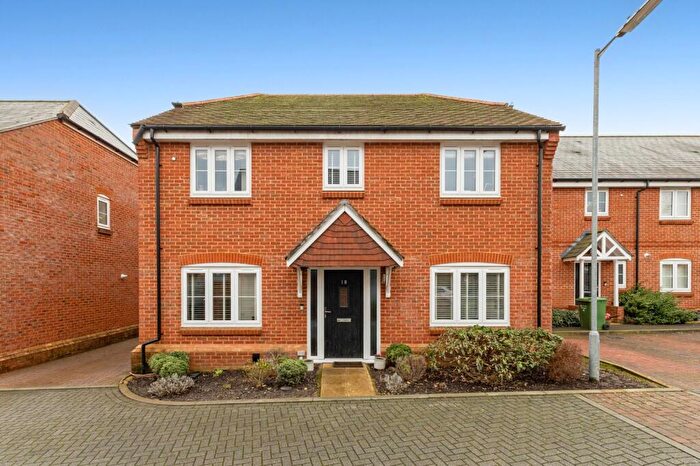 4 Bedroom Detached House For Sale In Yalden Gardens, Tongham, Farnham, Surrey, GU10