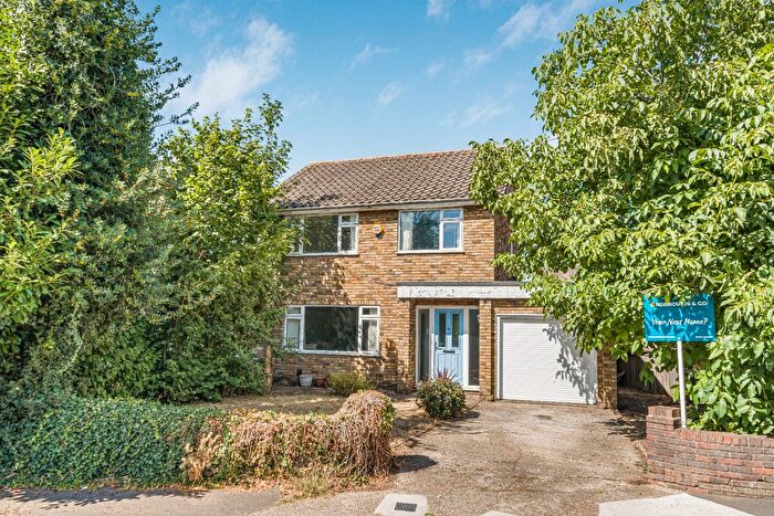 3 Bedroom Detached House For Sale In Gaston Way, Shepperton, Surrey, TW17