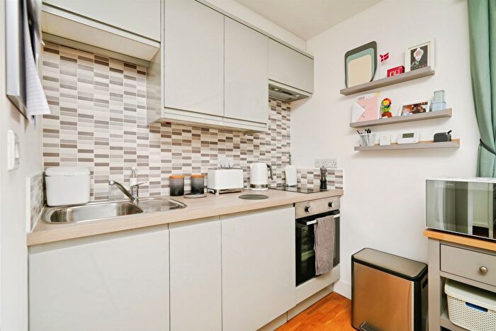 1 Bedroom Maisonette For Sale In Usk Way, Didcot, OX11
