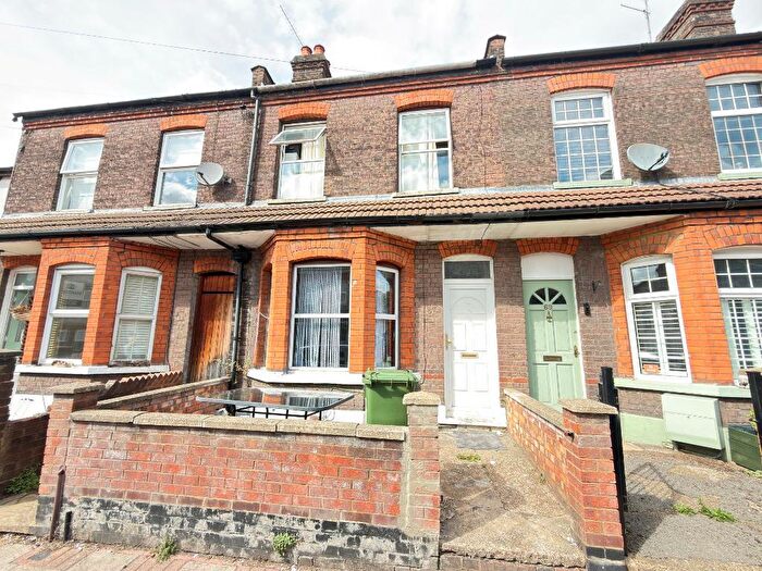 3 Bedroom Terraced House For Sale In Clarendon Road, High Town, Luton, Bedfordshire, LU2