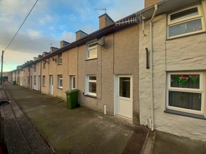 2 Bedroom Terraced House To Rent In Tre Ddafydd, Penygroes, LL54