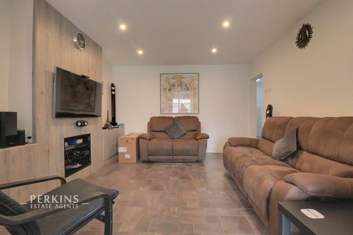 4 Bedroom Semi-Detached House To Rent In Halsbury Road East, Northolt, UB5