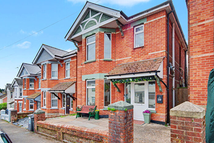 3 Bedroom Detached House For Sale In Pine Road, Bournemouth, BH9