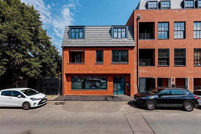 2 Bedroom Flat To Rent In Dalton Street, London, SE27