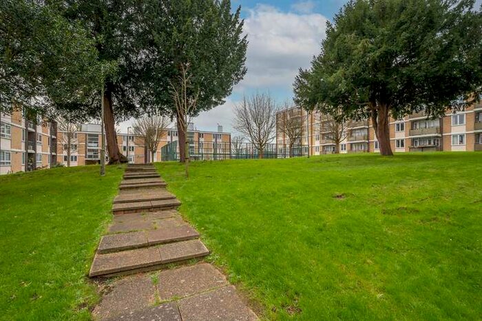 2 Bedroom Flat To Rent In Winterfold Close, Southfields, SW19