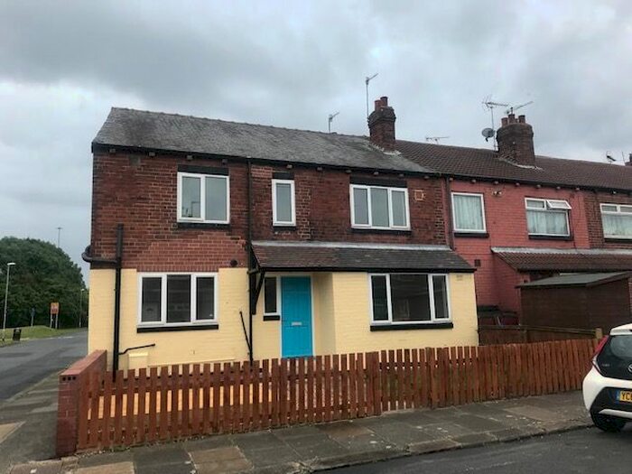 3 Bedroom Property To Rent In Longroyd View, Beeston, Leeds, LS11