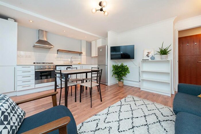 1 Bedroom Flat For Sale In Cazenove Road, London, N16